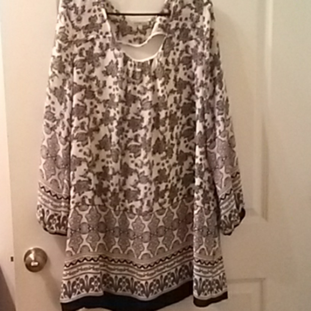 CHARLOTTE RUSSE Shift Dress